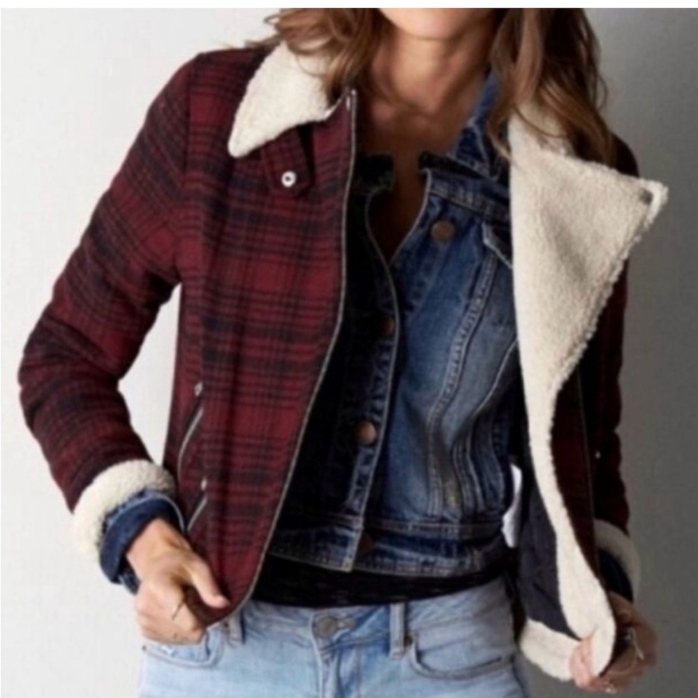 American Eagle Outfitters Red and Cream Teddy Jacket